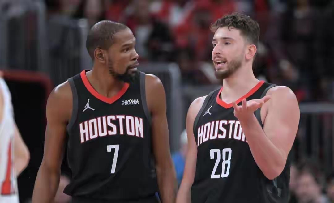 杜兰特：能不能打的硬气一点
申京：你都9个失误了
杜兰特：他们敢包夹我，就是因为