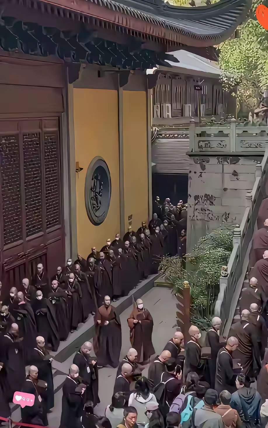 这么多人活也不干，还吃得好，玩也玩得好，中国人口真的是基数庞大，劳动力很多，但是