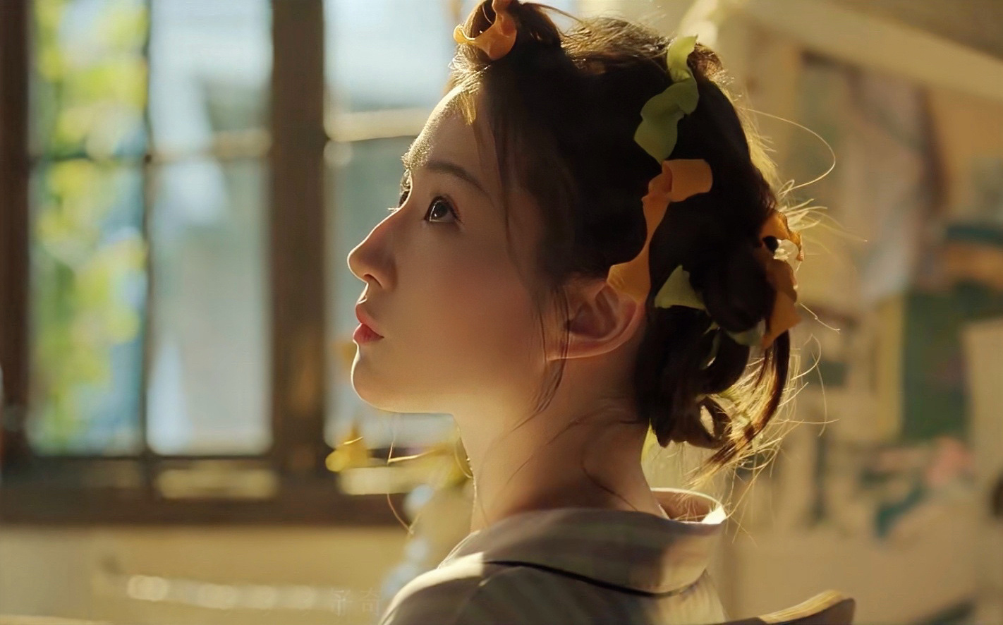 #刘亦菲新剧捧花杀青照#刘亦菲就像猫咪，演技怎么可以那么灵动，电视剧竟然还有这种