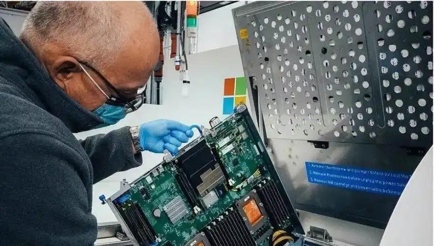 咱今天聊的这颗芯片，跟你平时刷到的真不一样——不搞数码圈开箱疯抢，不卷游戏圈跑分