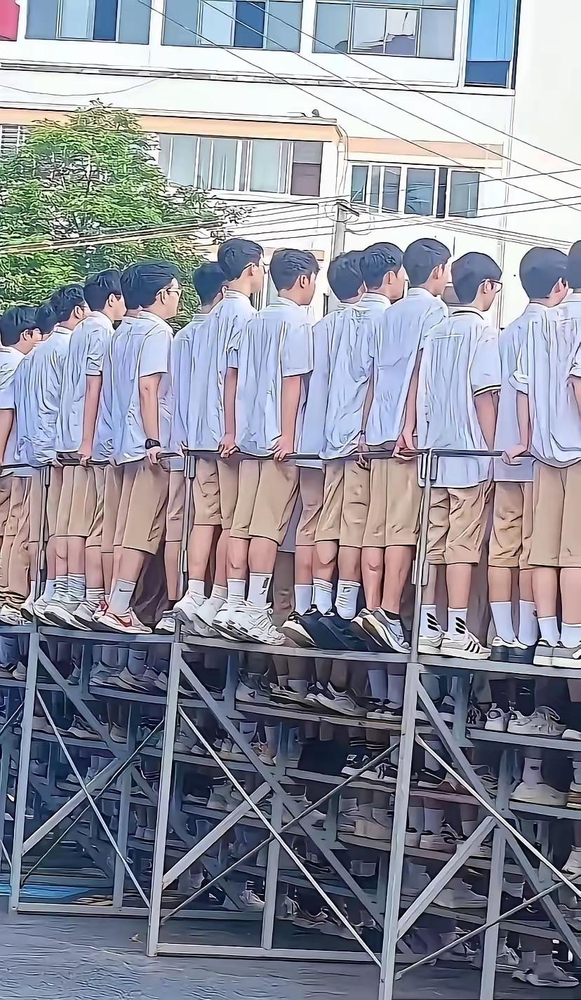 就想问一句，孩子小不懂事，大人也不懂事吗？