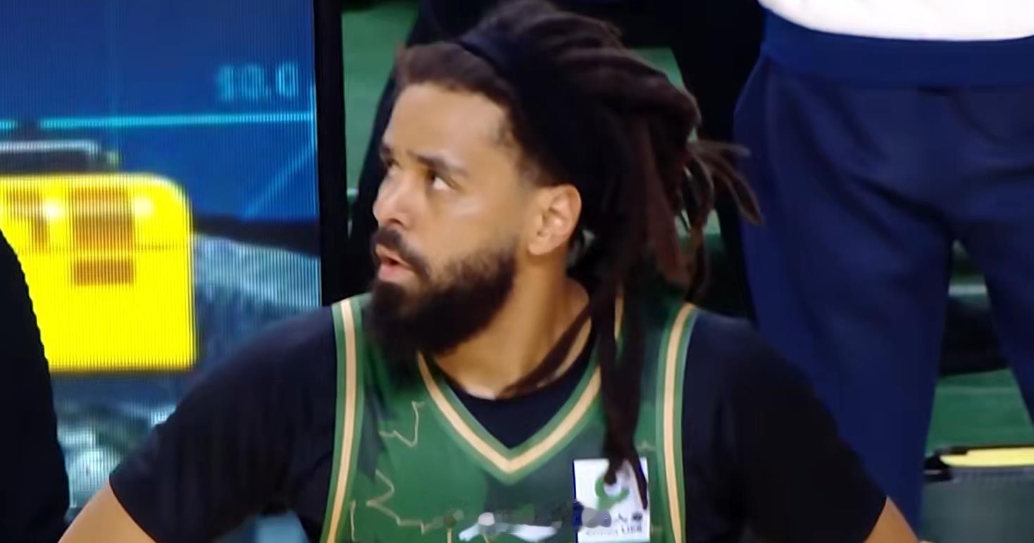 南京男篮vs广州男篮 歌星最终5中0，1篮板1助攻，首秀过后，还期待啥？ 