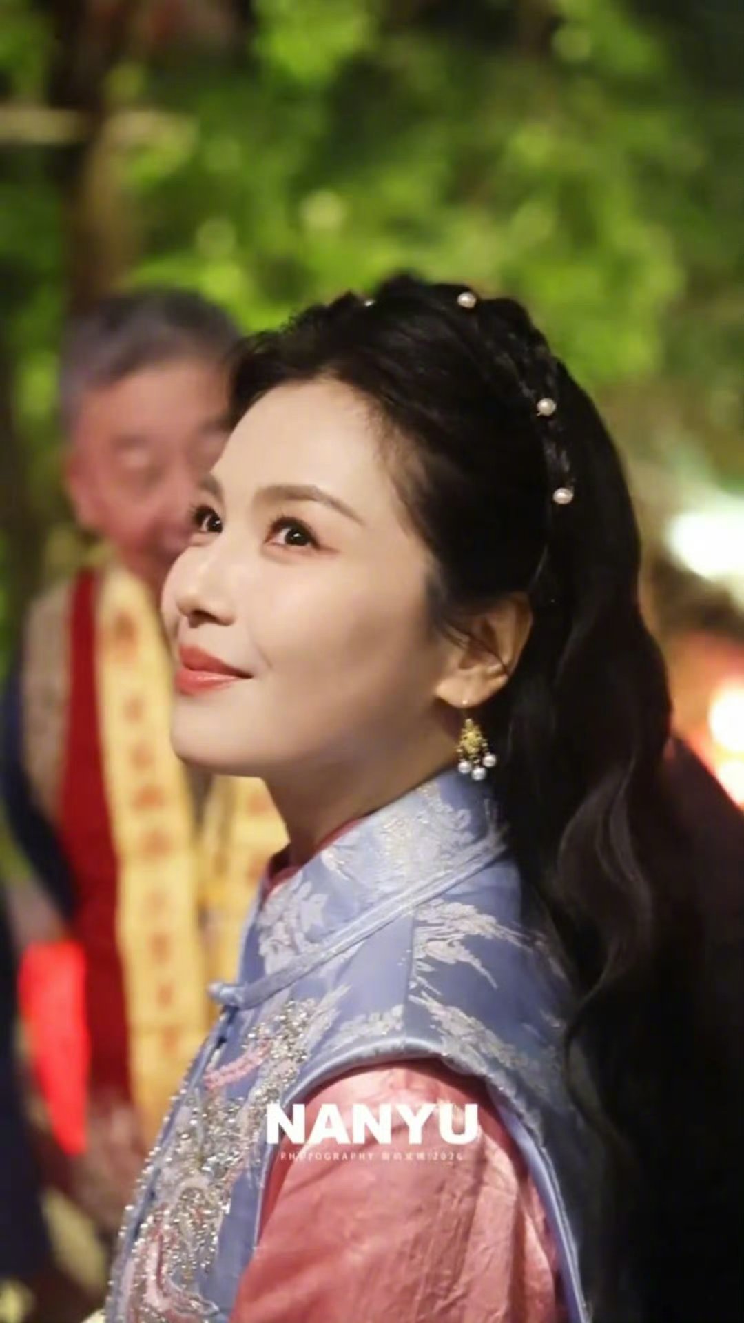 刘涛妈祖诞辰守夜刘涛出席妈祖诞辰1066周年守夜仪式！仪态端庄温婉，气质清净又自