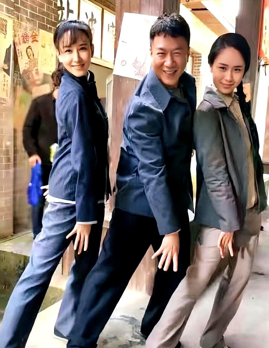 敢不敢打个赌？
今天这组图里的三位神仙演员，你要是能光凭肉眼认出一个，我当场敬你