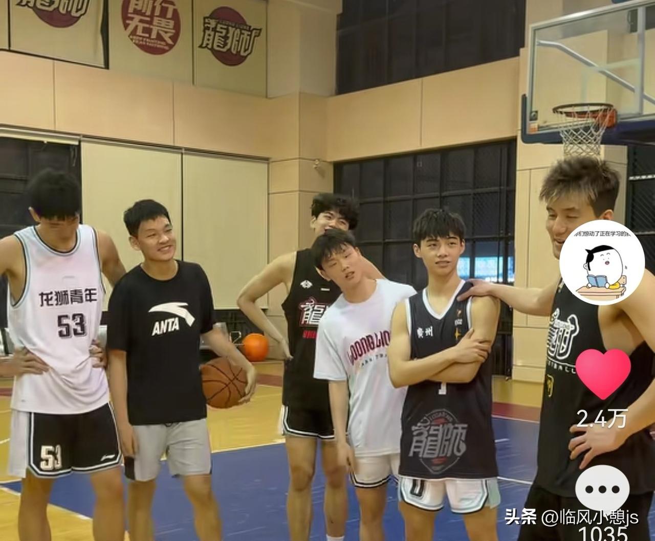 3月1日郭艾伦更新社媒，和17 - 18岁青年队打球，仿佛重回18岁，满满青春感