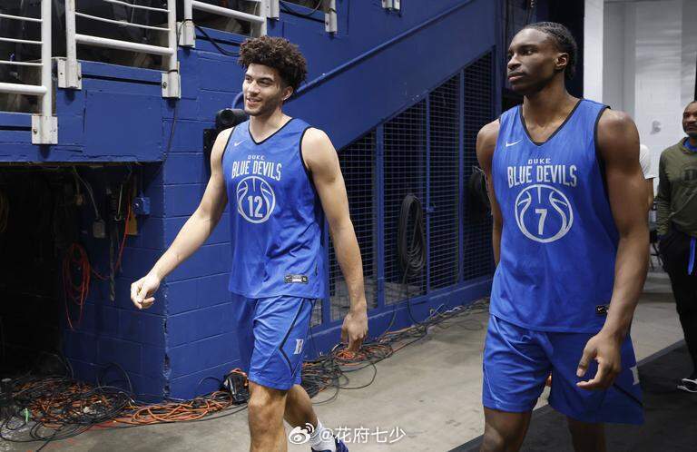弗拉格都直接喊出“达拉斯蓝魔队”了，这夏天选秀的信号还不够明显？一个来自杜克大学