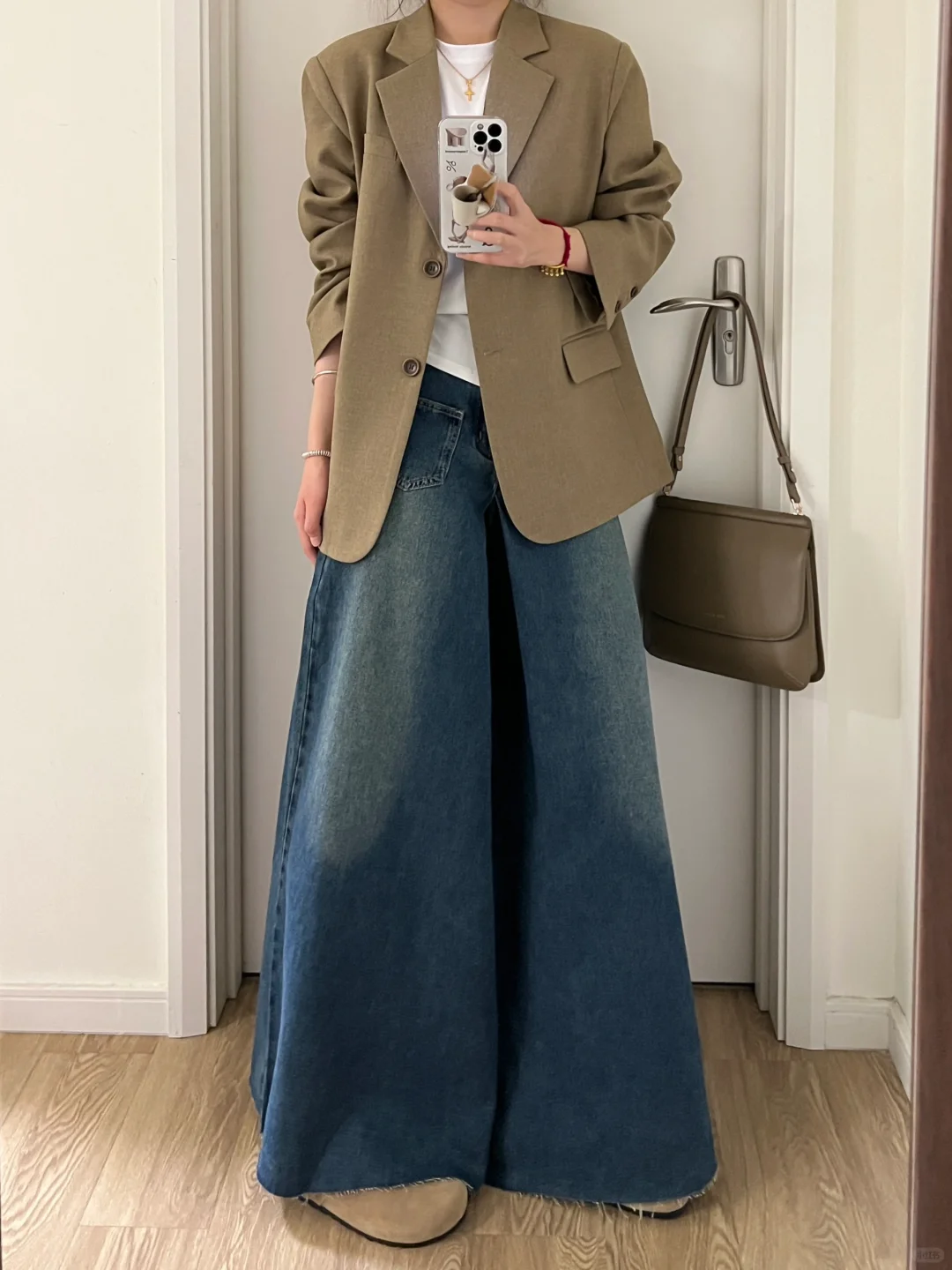 早春韩系复古｜棕咖绿西装+白T+蓝牛仔阔腿裤
