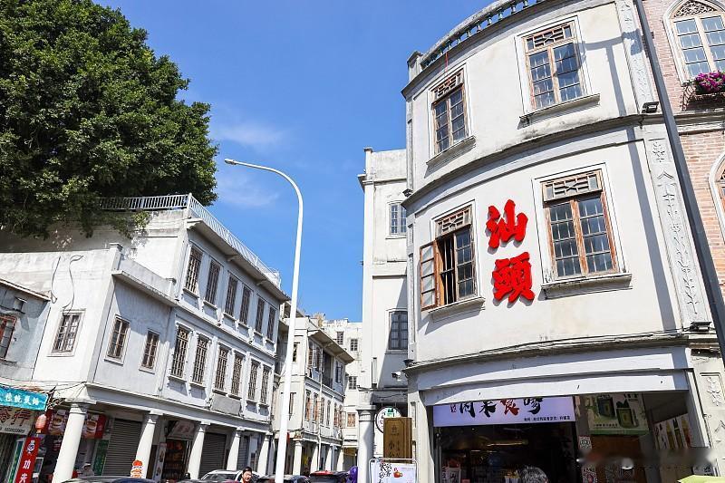 上联:汕尾汕头汕连汕;
下联:河南河北河隔河。
友友请邀对下联 友友请留下下联 