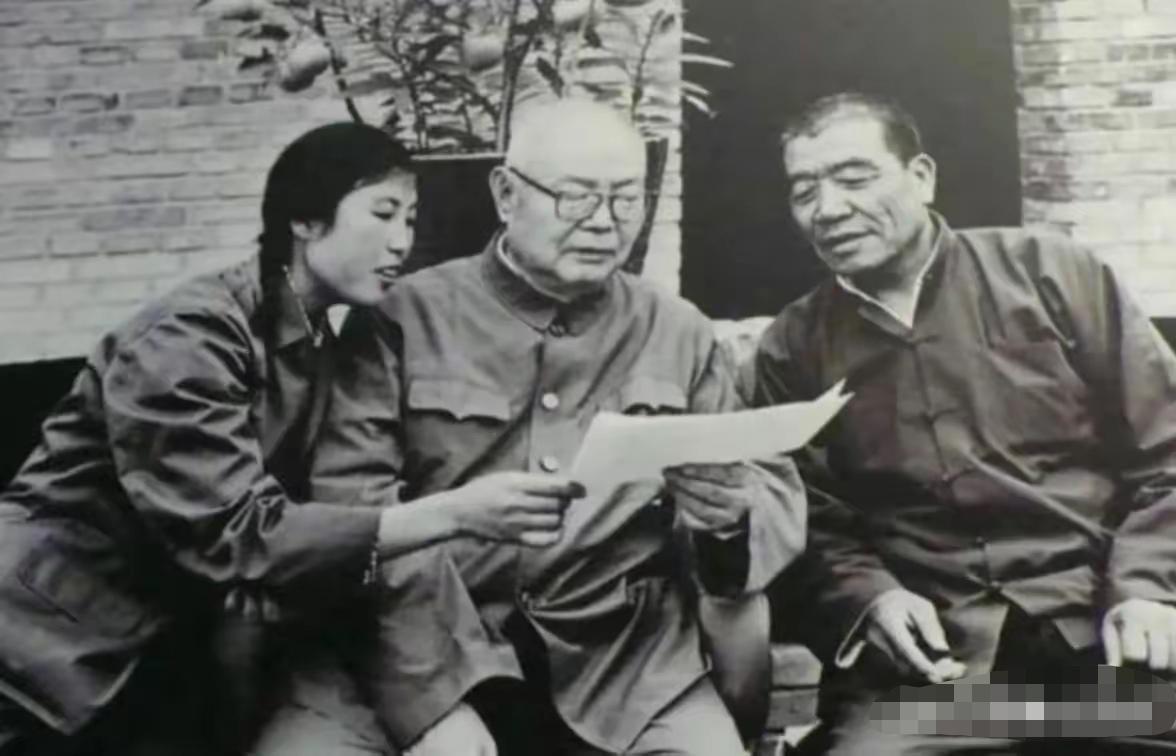 1980年，33岁的郭凤莲被叫进大寨党支部办公室。上级来人念了一份调令：免去大寨