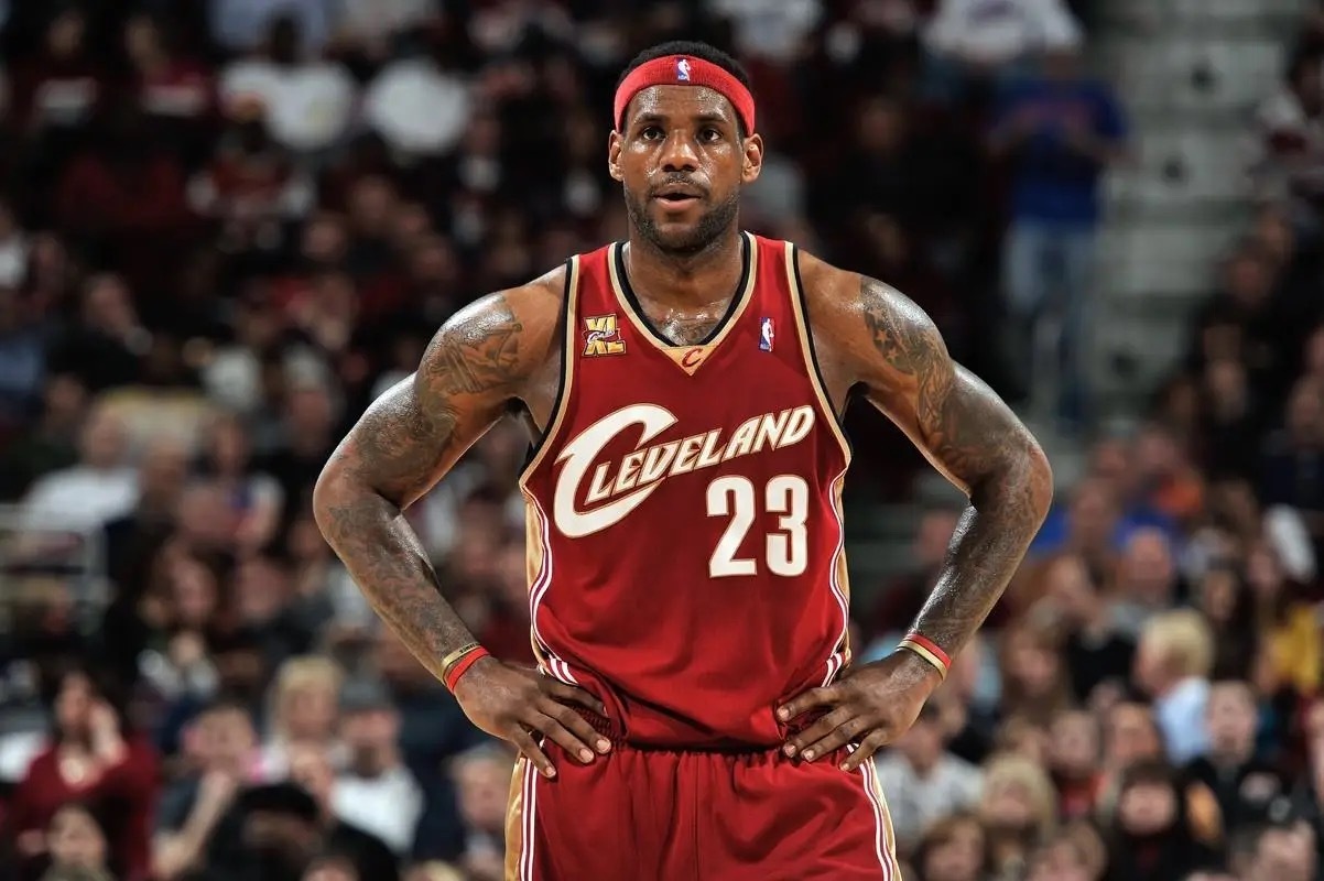 骑士詹姆斯nba我的观赛搭子 你觉得哪个版本的勒布朗-詹姆斯最强？ ​​​