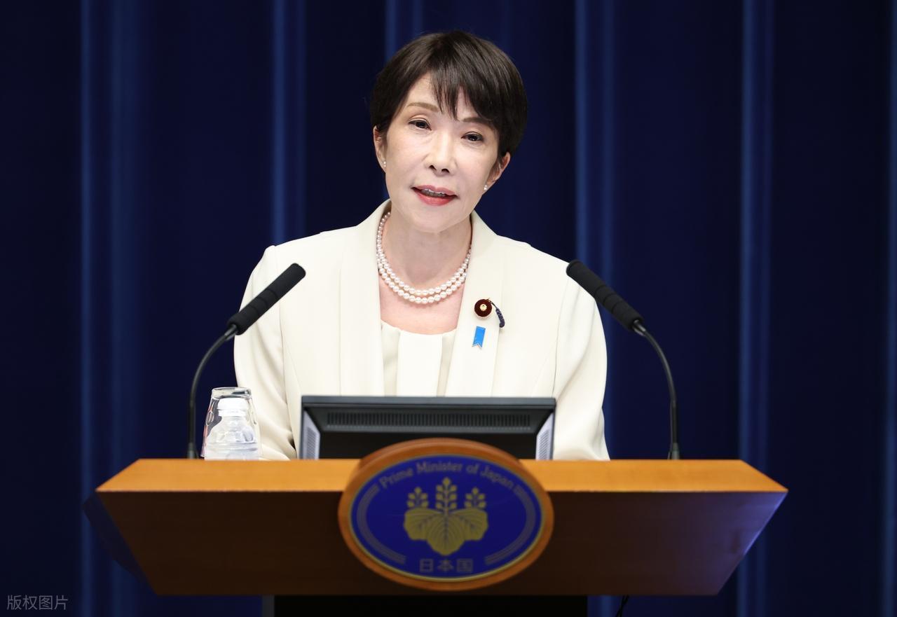 日本政坛有句老话，想当官，先会端酒杯。
永田町的饭局，那是权力的燃料。
多少政策