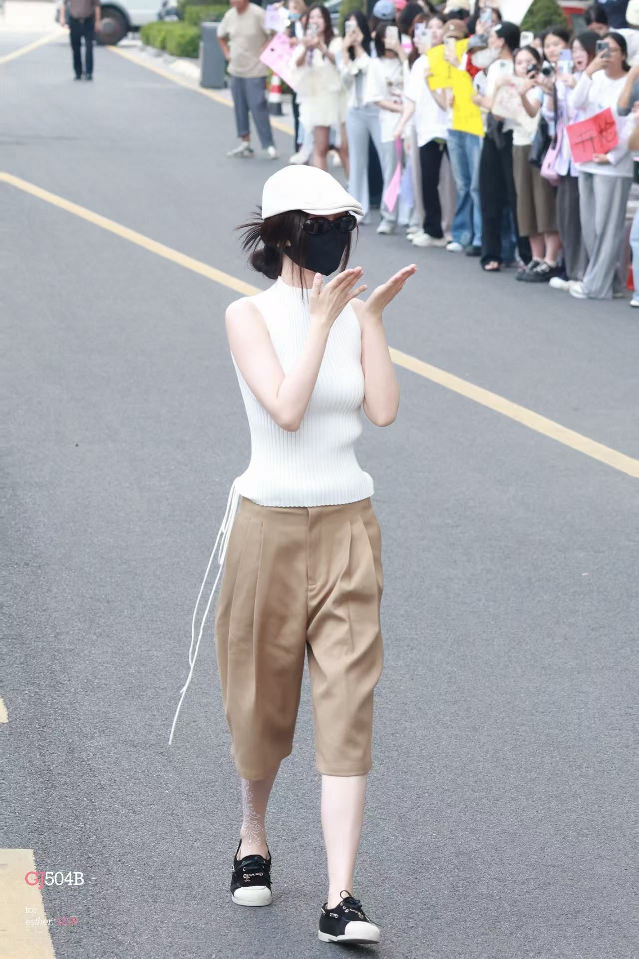 虞书欣[超话] EstherStyle私服穿搭来自星星的穿搭 ☁️松弛复古风穿搭