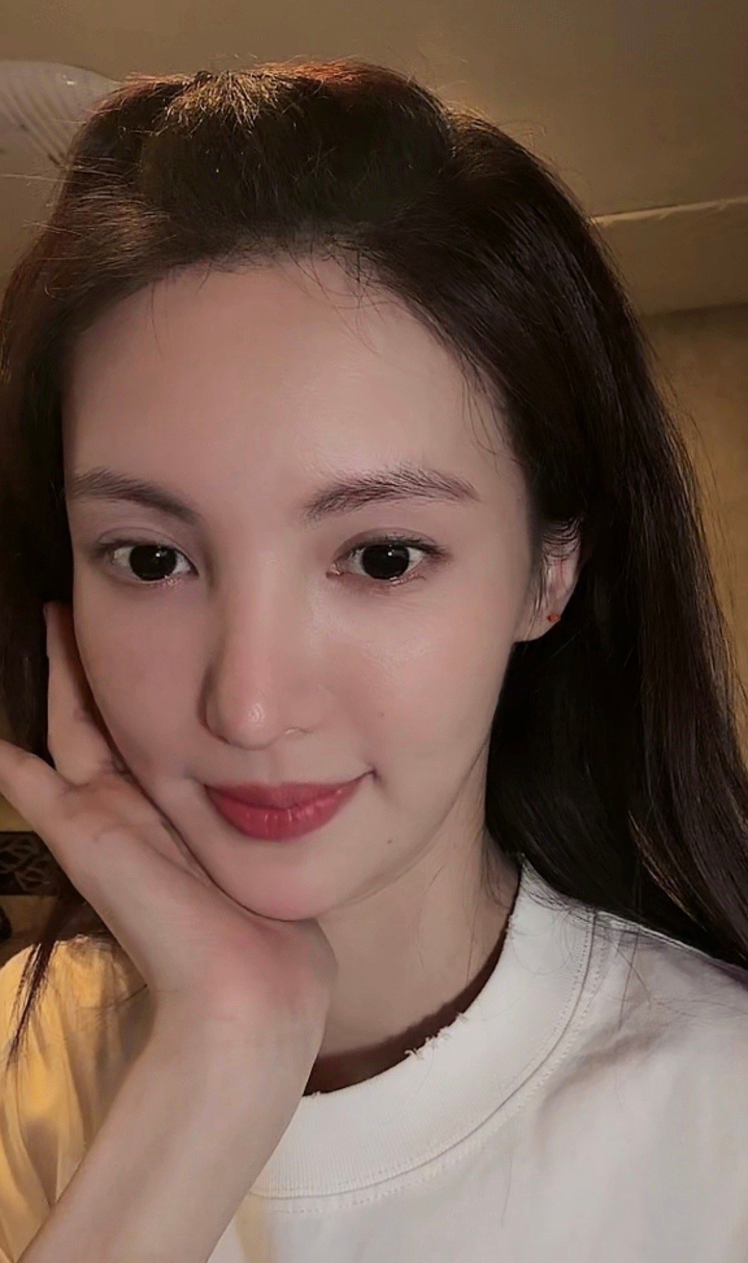 #金晨[超话]# [哈哈]#金晨突袭直播# 我还以为转到了动物园频道啊，原来是金