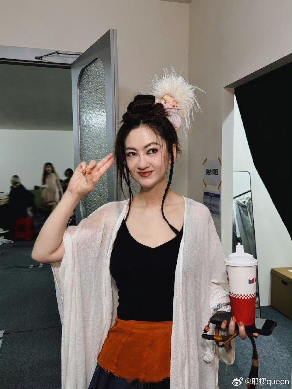 者来女扶完这个扶那个者来女雌鹰中的雌鹰，全程扶完这个扶那个，真的又暖心又好笑，姐