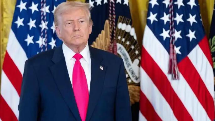 顶级核潜艇护航给一艘空船护航，普京可能做了个局，等着特朗普钻
1月7日在特朗普忙