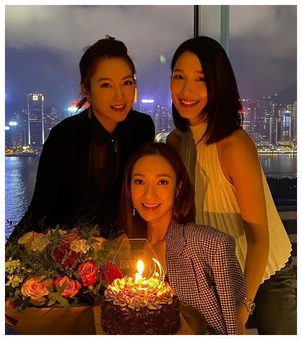 钟嘉欣身边的美女，苟芸慧离了，她自己也离了，胡杏儿老公曾被爆貌似出轨，只剩下李亚