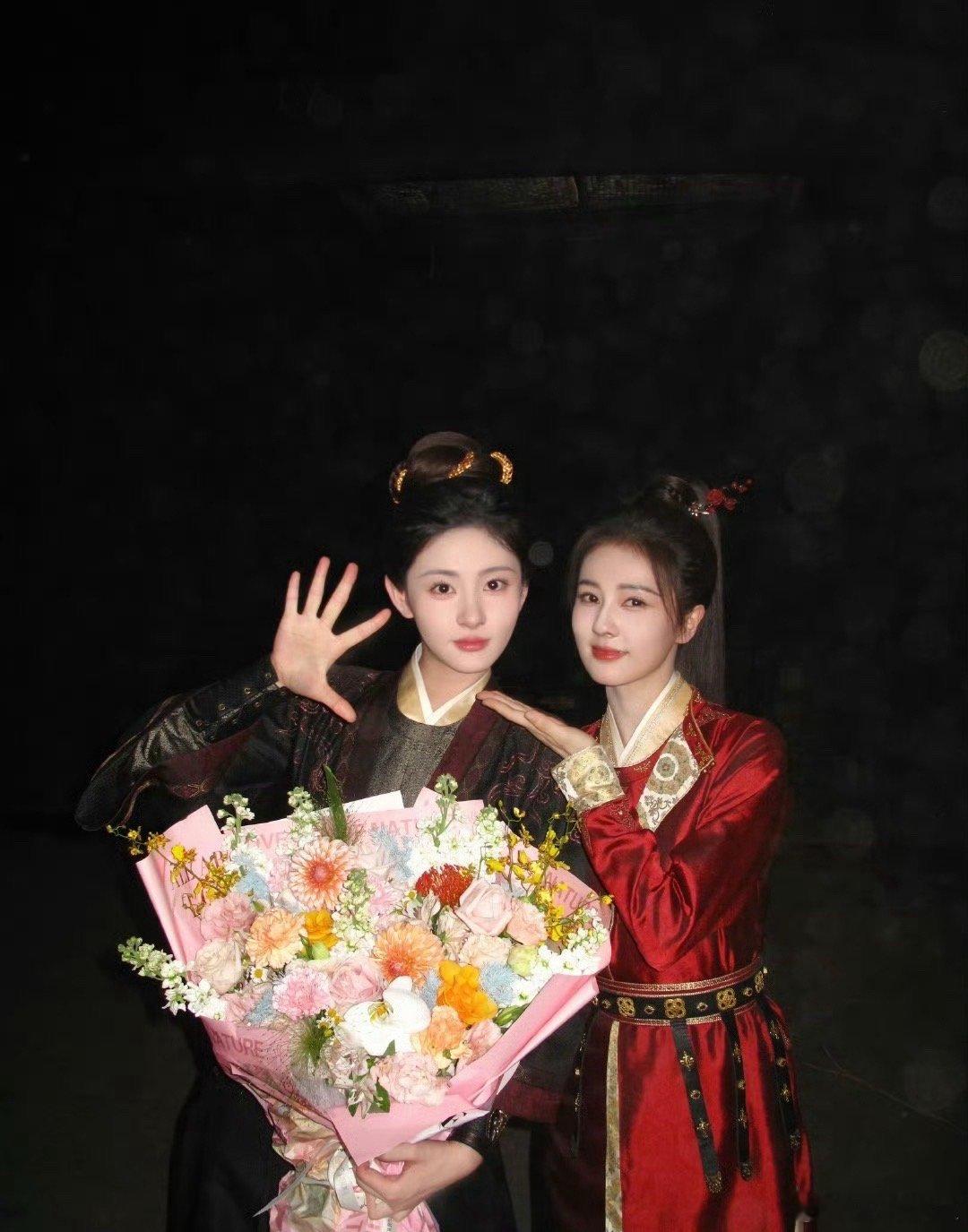 白鹿为赵晴新剧做宣传人美心善的宣传委员白鹿上线了[期待]， 为好朋友赵晴新剧《凡