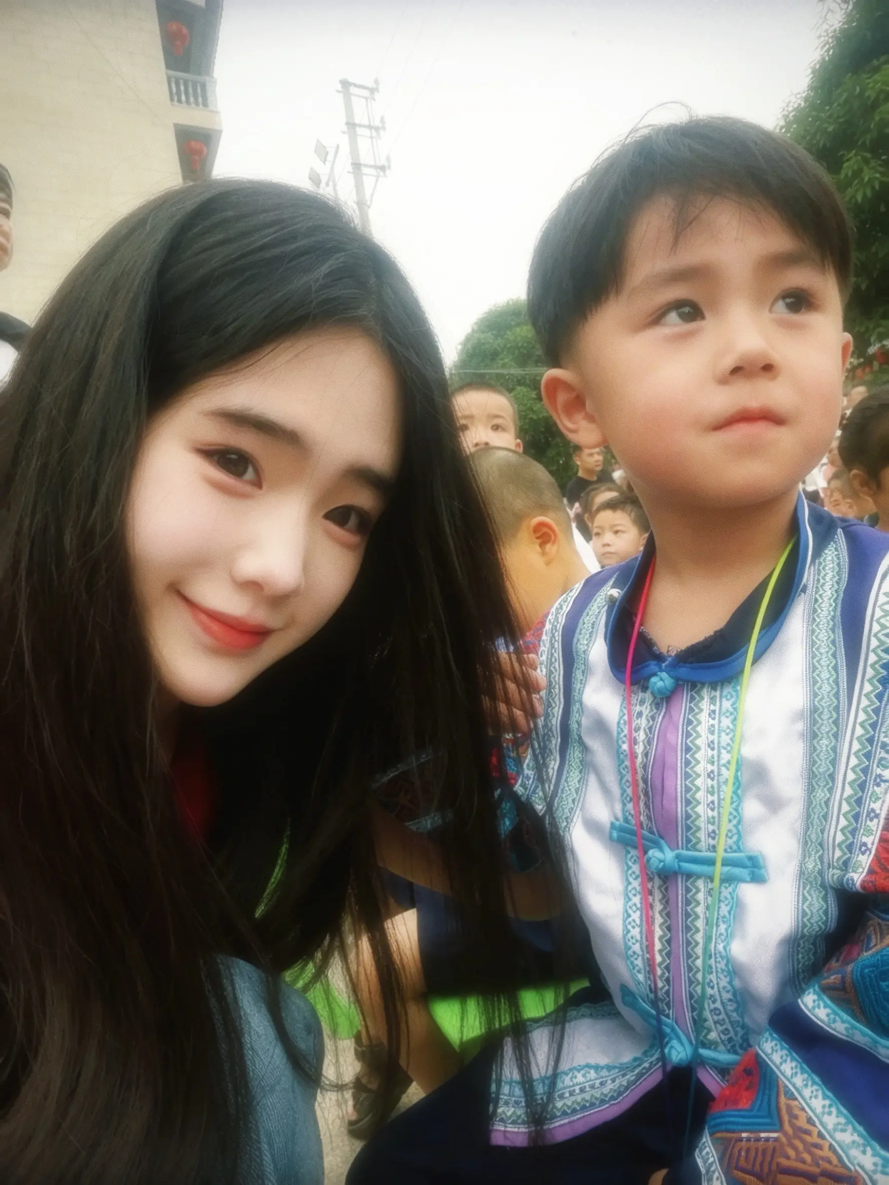 来参加儿子在幼儿园的广西三月三民俗活动啦