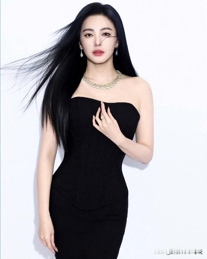 多家品牌删除张雨绮代言内容，看来被人举报的事儿多半要实锤了，按照这个趋势下一步是