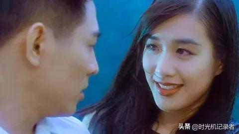 《中南海保镖》是李连杰最优秀的作品其中之一，那时候李连杰31岁，真是颜值高峰期，