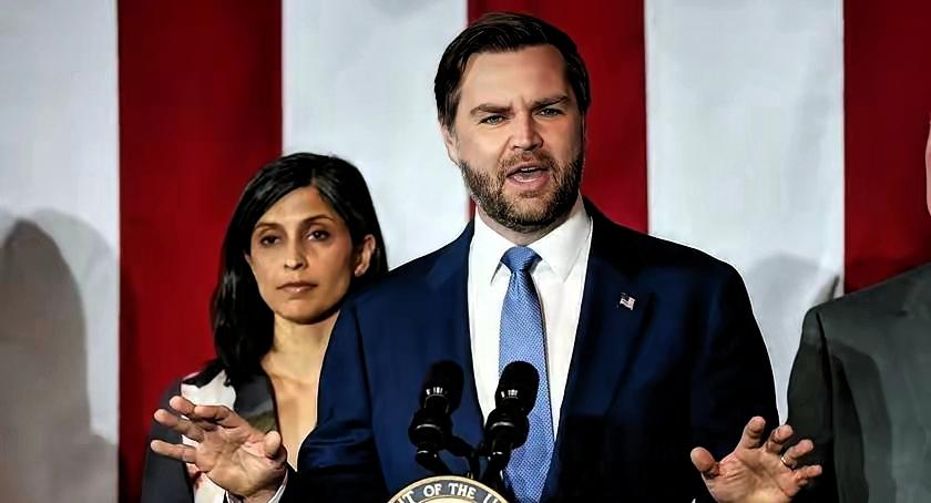 美国嚣张扣留中国石油，
意欲何为？
美国把挂着巴拿马旗的“世纪号”超级油轮给扣了