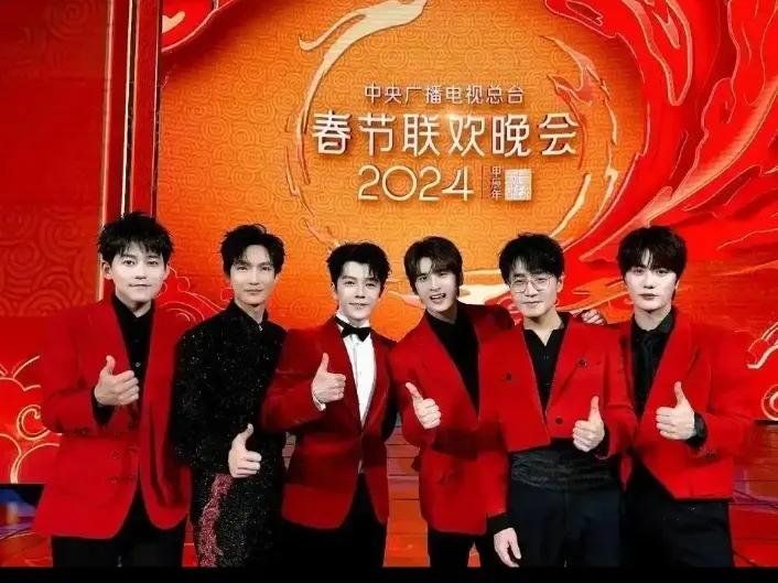 都说春晚是造星晚会，能捧红一些艺人，可这些小帅哥大家认得吗？他们在春晚都表演啥了