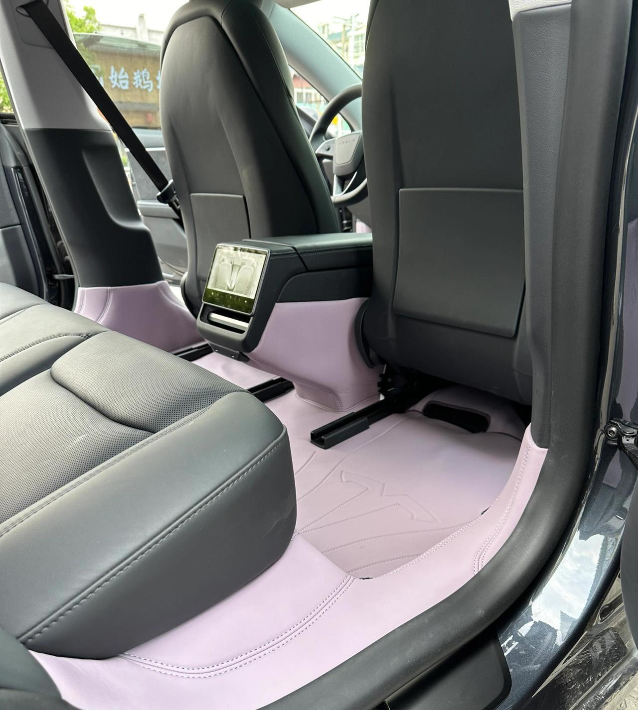 🚗我对脚垫的要求其实很简单：别显脏，别掉价，别一上车就拉低整台车的精致感。特别