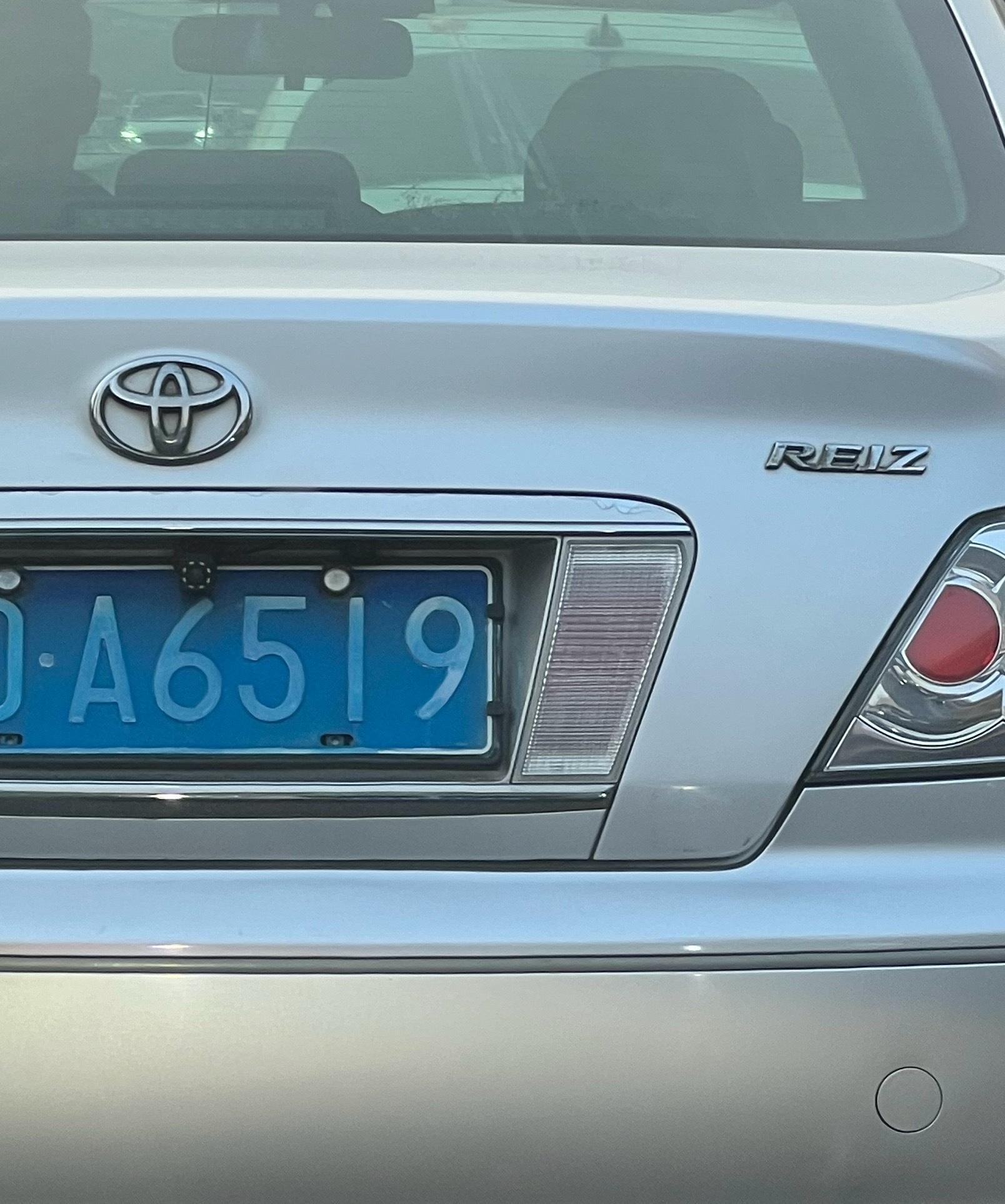 见过牌照发白的没见过发白后还自己上色的 天津