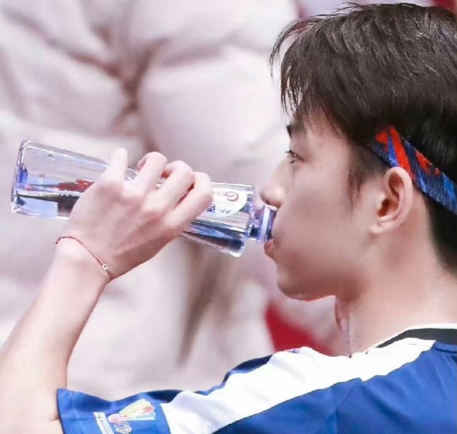 国羽百灵鸟王昶唱上春晚   这么抽象的词条特别适合抽象的王昶！[笑cry][笑c