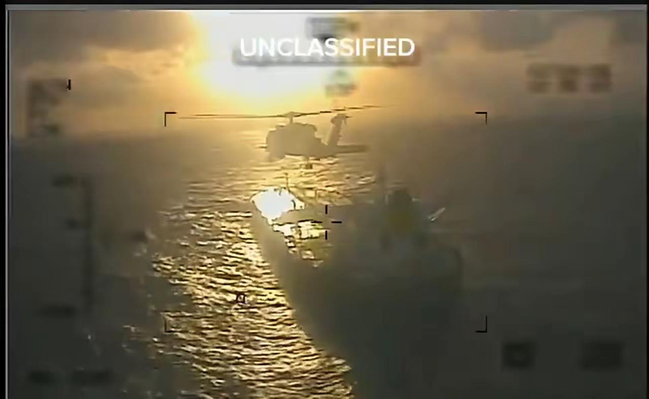 横的怕不要命的！贝拉1号这次给全世界的轮船打了个样:美国海军就是纸老虎
24号当