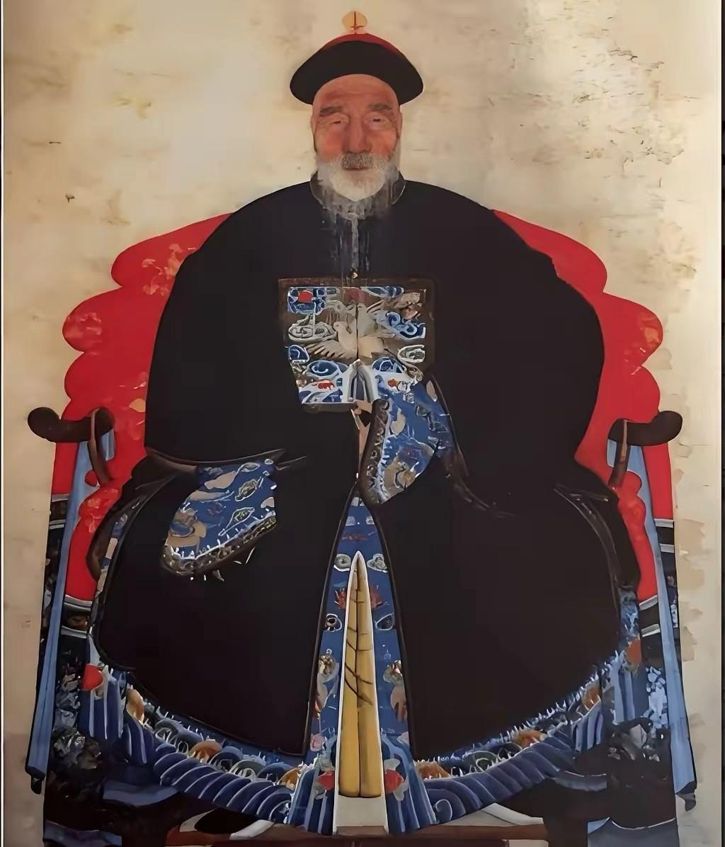 乾隆金銮殿上，一句“独眼不能登金榜”，满朝文武的窃笑突然断掉。所有人的目光都钉在