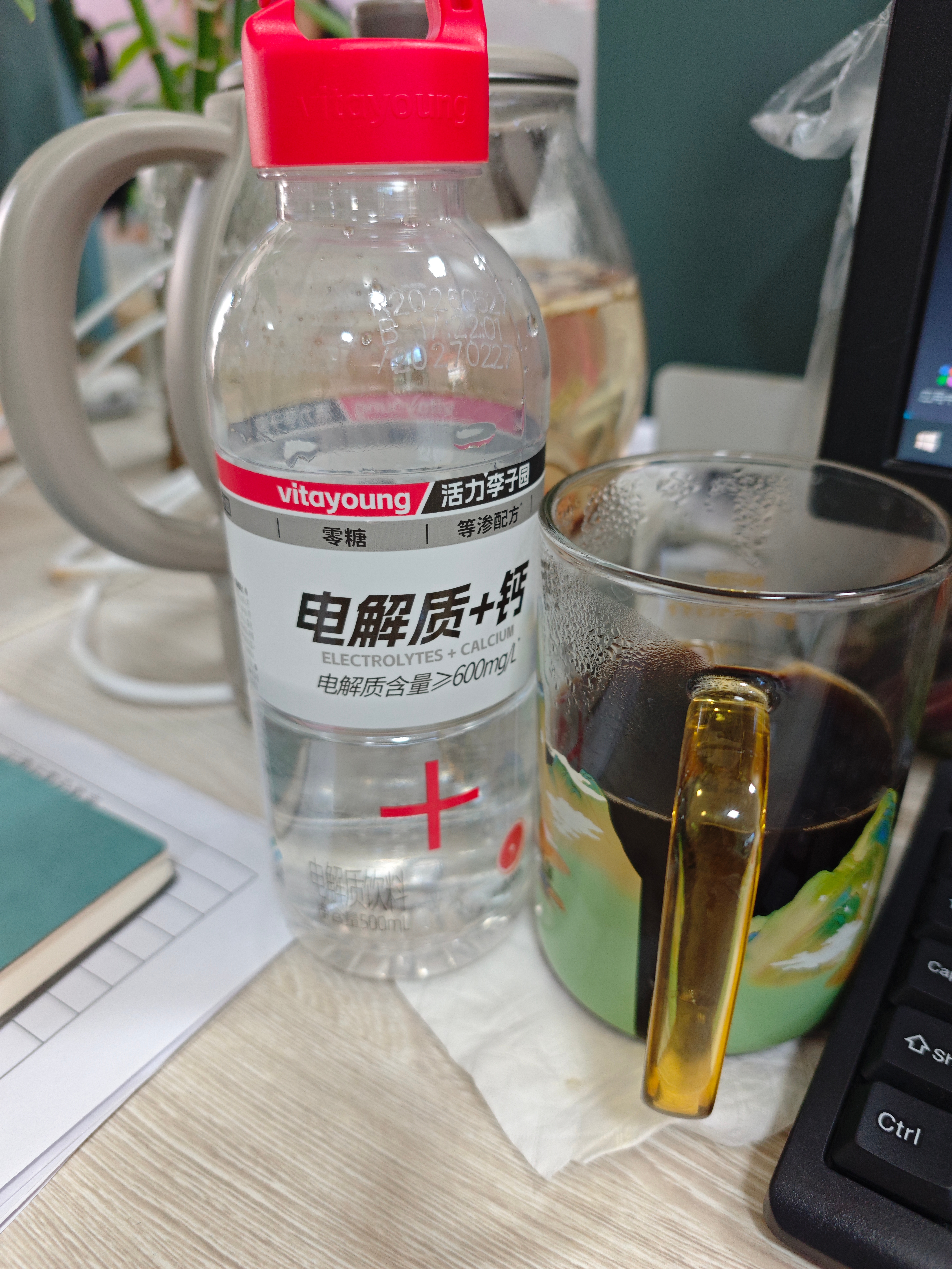 应该是热伤风了煮了竹蔗茅根水，应该能管点用吧 