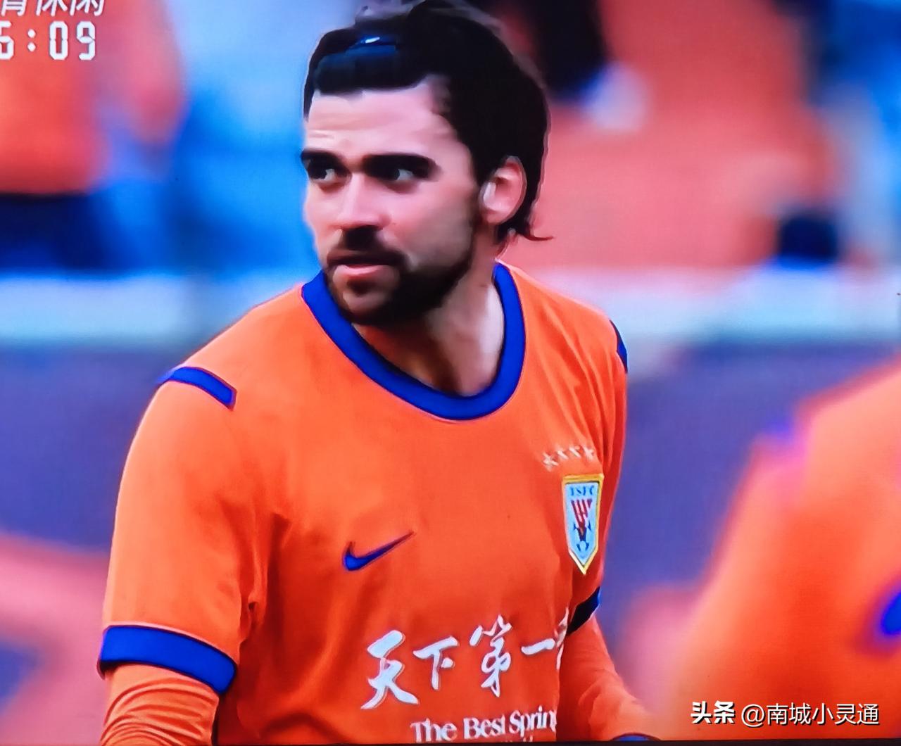 山东泰山队主场3比0拿下辽宁铁人队，毫无悬念的全取三分。
谢文能首开纪录，第二球