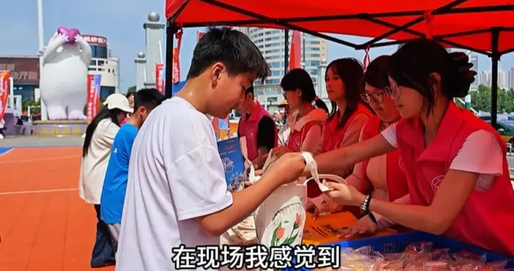 果然视频|志愿者感受全民健身热情，呼吁更多人加入公益活动