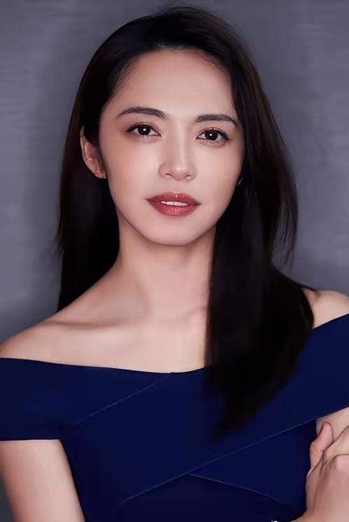 好奇查了一下姚晨的出身，不查不知道，一查才知道，姚晨根本不是资源咖，她就是一个不