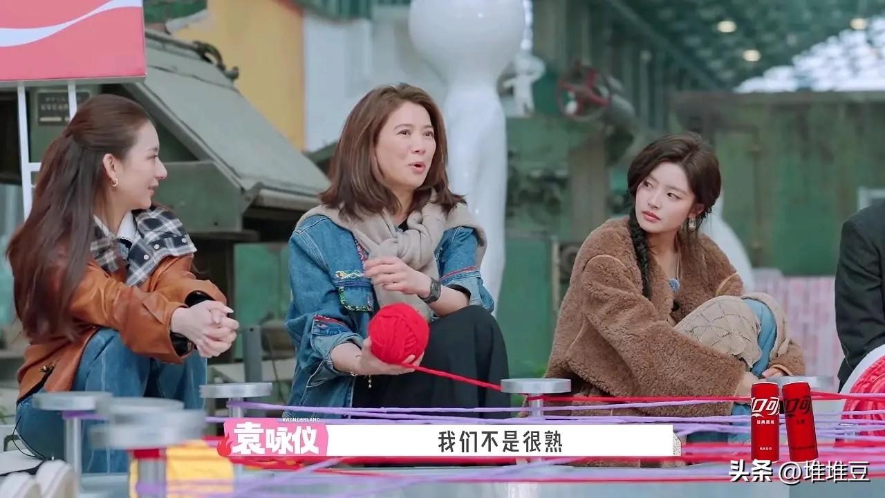 张智霖和郭富城可是几十年的铁哥们，一起打球打牌、互为至亲好友，郭富城结婚还请张智