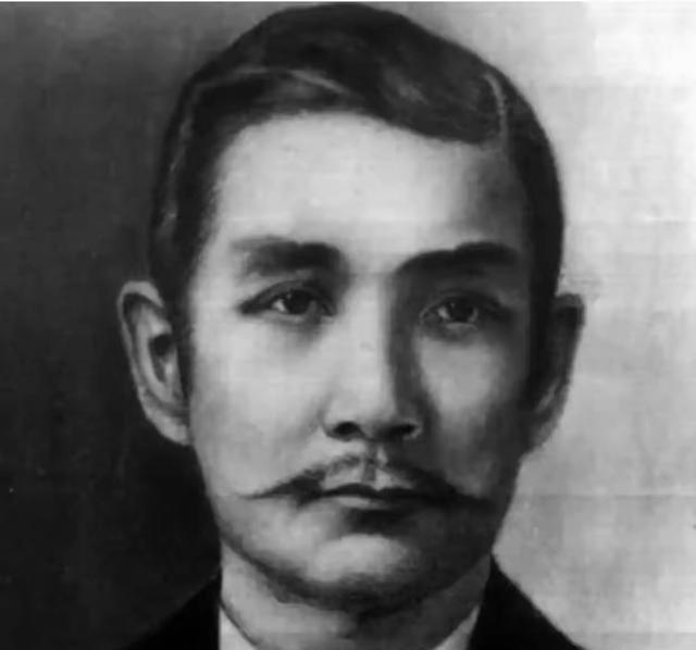 1922年陈炯明炮轰总统府，孙中山在永丰舰上整整避难56天。就是在这段九死一生的