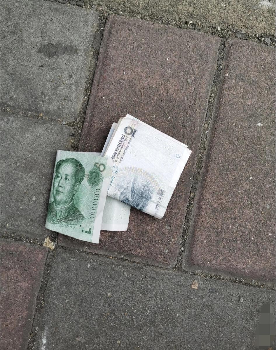 我今天做了一件不知道是傻事还是幸事，反正我回家和老公说了，他说我傻，朋友却说我做