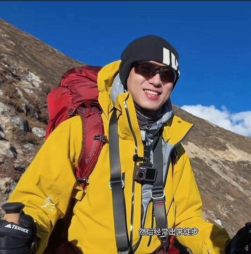 李现徒步西藏，被认出后称“我不叫李现”，只有35个粉丝，事后跟同伴嘀咕“他们反射