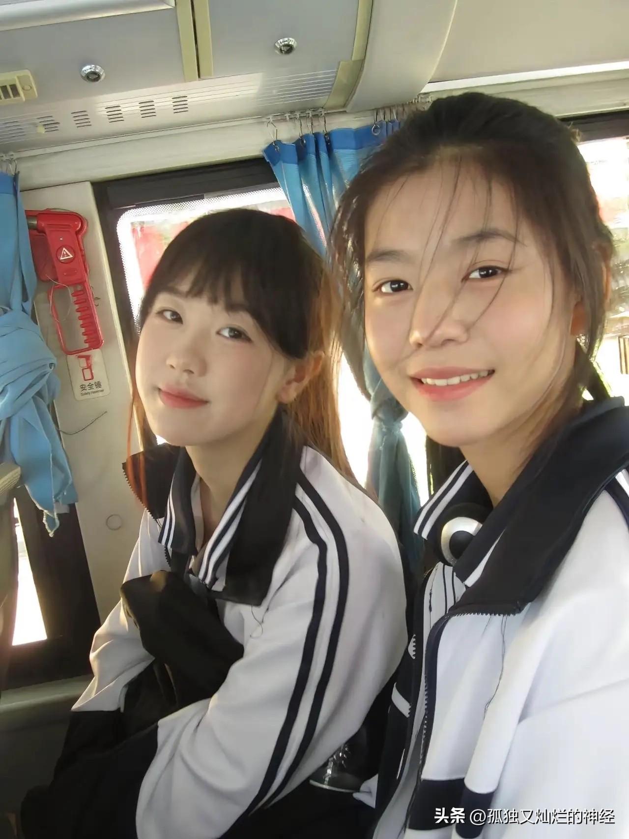 清新脱俗的女孩子是什么样子的呀朝气蓬勃，清新脱俗，这才是青春该有的样子啊