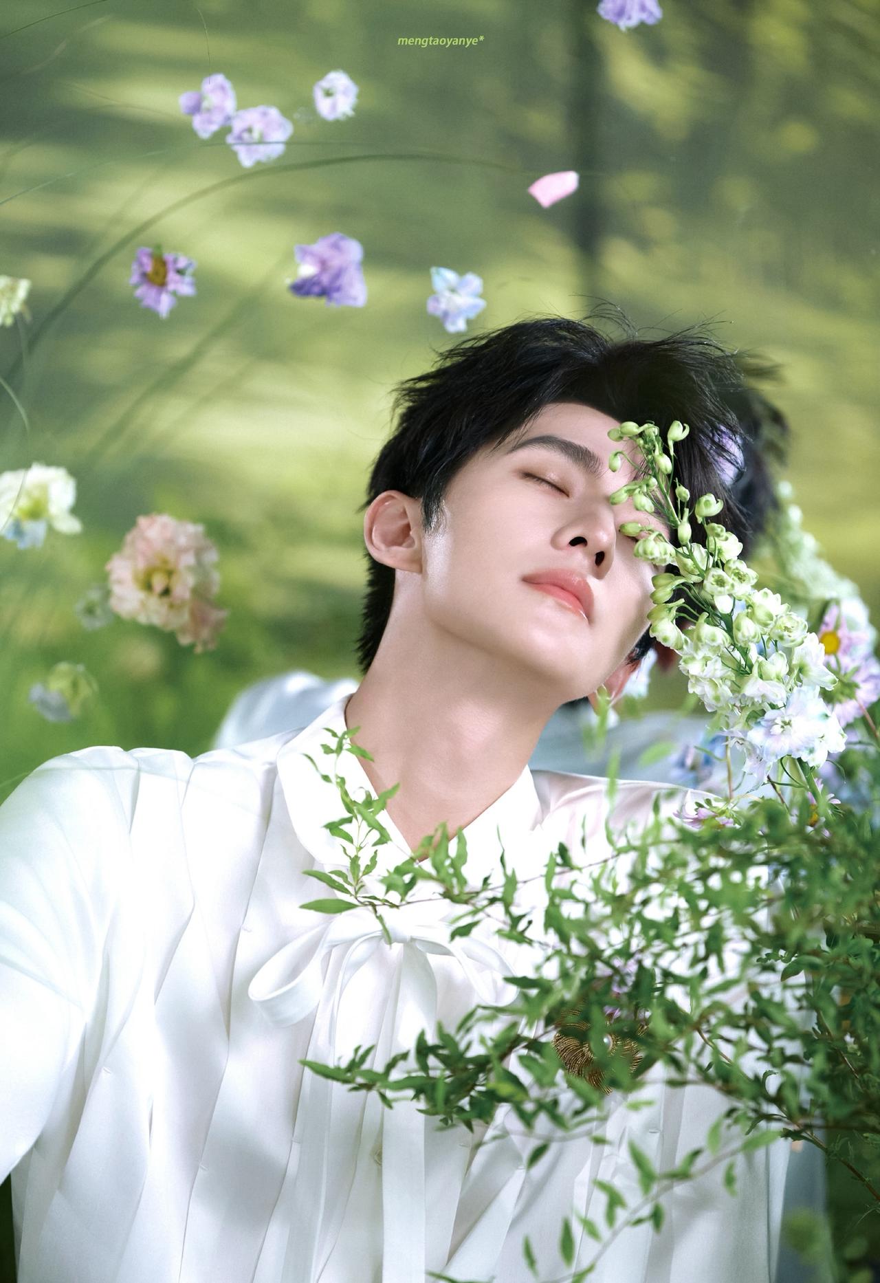 都说杨洋生日冷清，

真的是无人问津？

不少人看到杨洋35岁生日，圈内没多少人