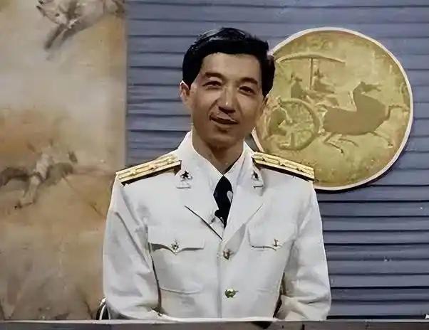 特朗普第一次当选总统的时候，局座张召忠曾经风趣的说：如果他连任两届的话，他一定能