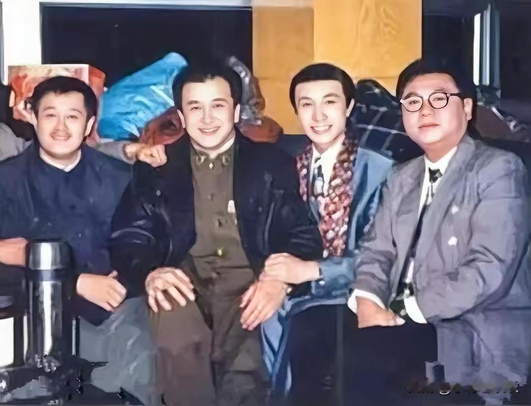 赵本山
黄宏
巩汉林
范伟
1996年
合影