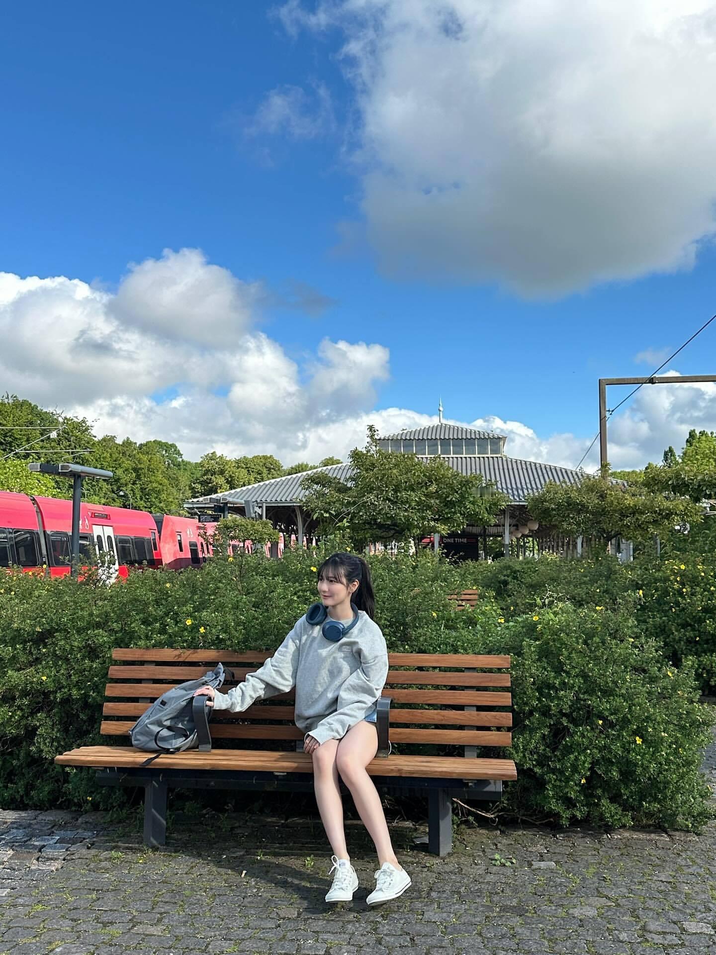 河田陽菜🐼「🇩🇰🤍2nd写真集先行カットが公開されました🦢明日の20