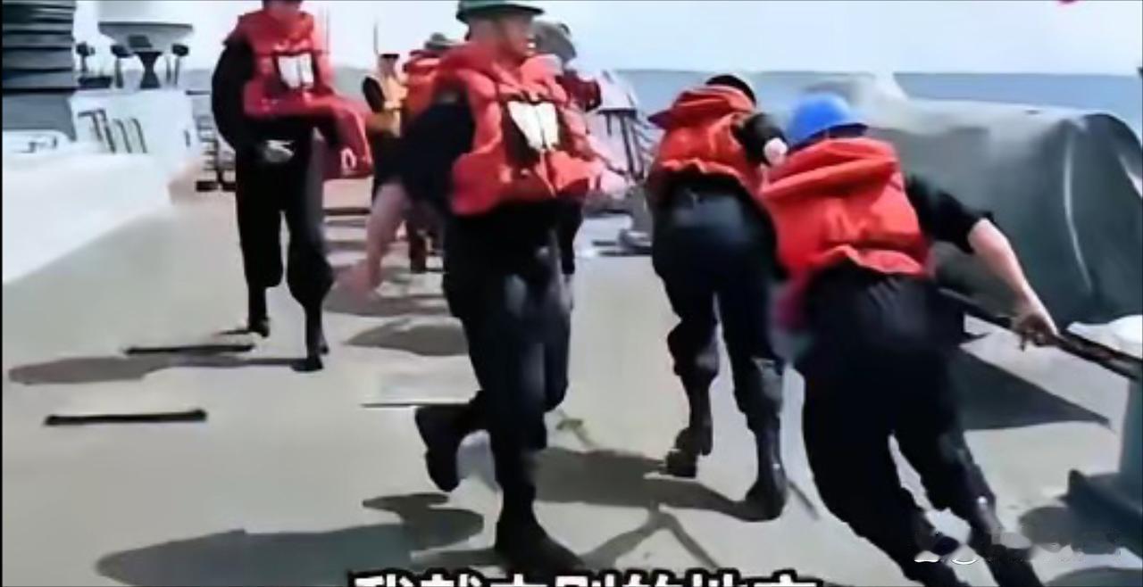 就在刚刚，
中国反制美国来了！
中国新港口费：修订海运条例允许收特别费用。据媒体