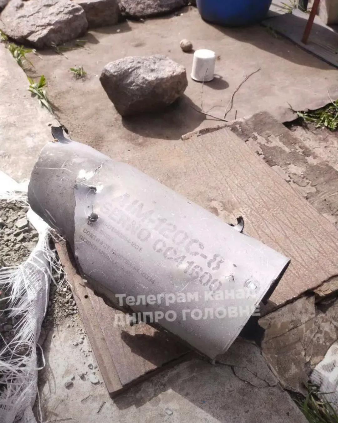 北约向乌军提供的AIM-120C8空空导弹，这款导弹的射程确实比之前的型号有了显