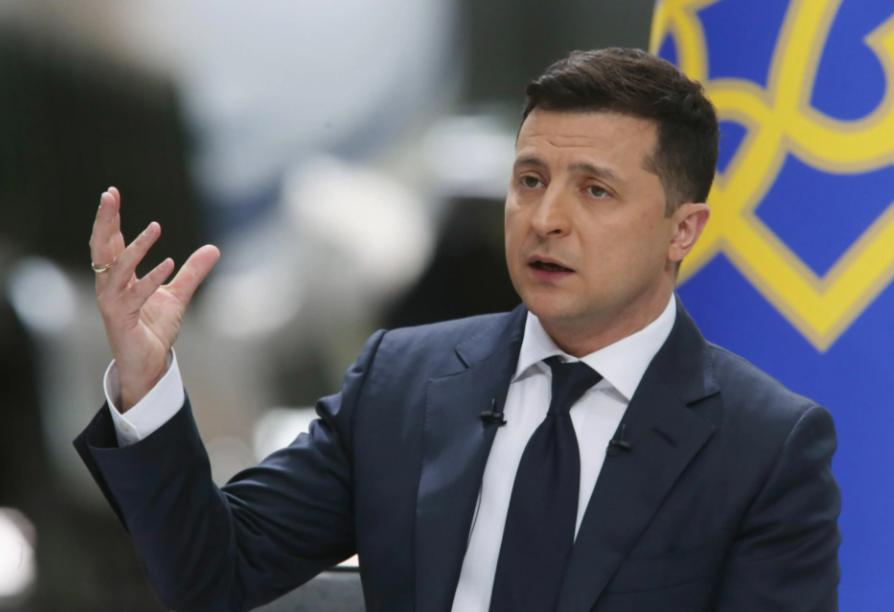 泽连斯基迎来一个坏消息！
3月24日，乌克兰媒体透露，美国已经要求泽连斯基从顿巴