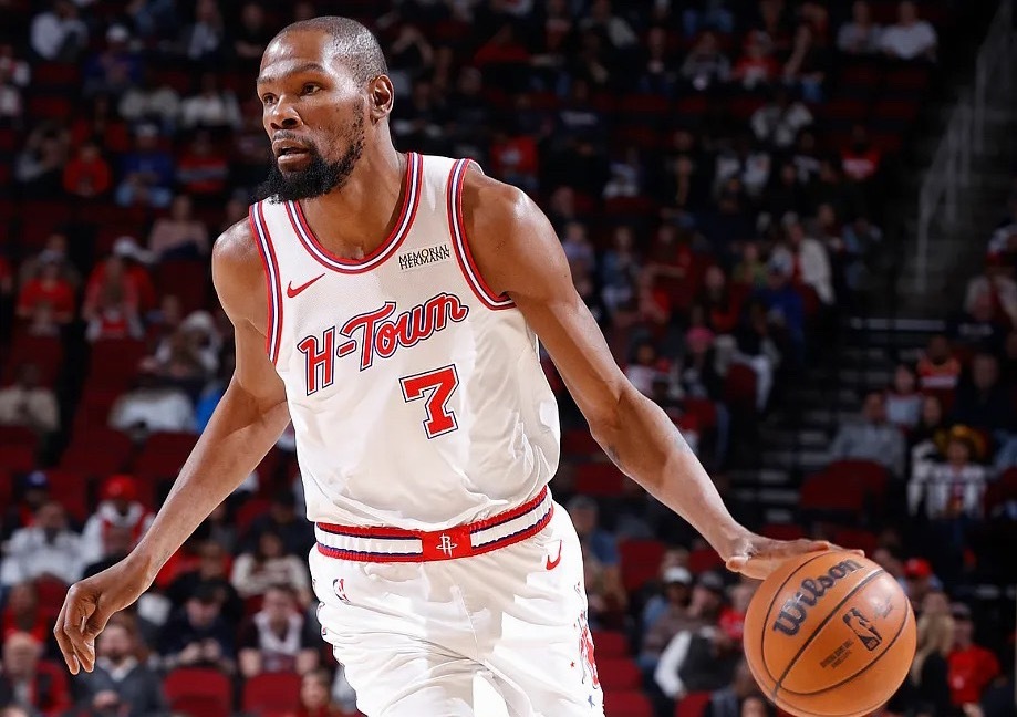 NBA常规赛明天将迎来常规赛收官战，火箭主场迎战灰熊。赛前两队都更新了最新的伤病