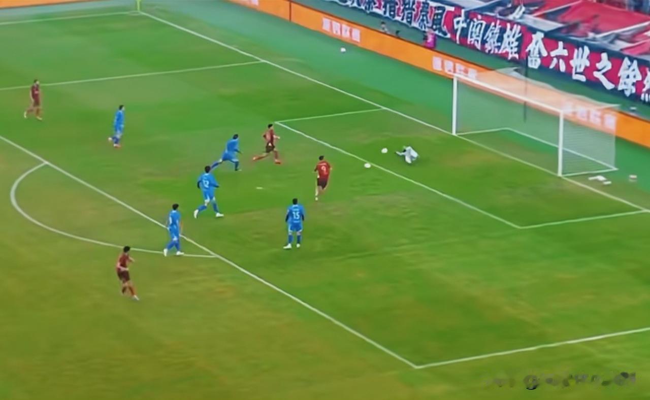 把梅西，C罗等一众大佬吓得瑟瑟发抖！你能想象吧！这就是中国足球⚽，谁能不爱足球呢