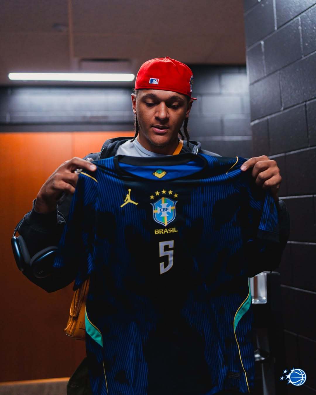 张雪机车爆单了美加墨世界杯要开打了，感觉巴西球衣也要爆单了？ 